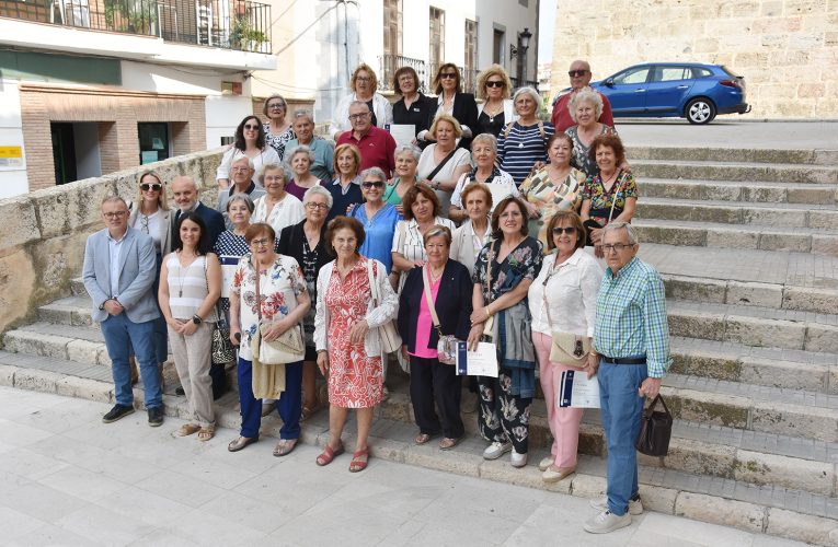 El Aula Permanente de Baza clausura el curso 2024-2025 y despide con cariño y agradecimiento a Carmen Eva Mateos, la que ha sido su coordinadora durante siete años