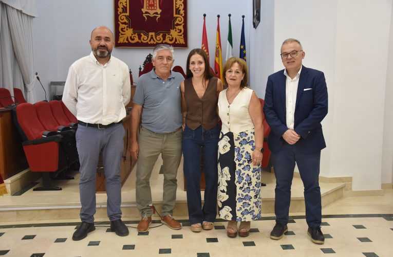 Toma de posesión de una nueva monitora deportiva en el Ayuntamiento de Baza – Excmo. Ayuntamiento de Baza