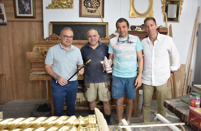 El taller de Hijos de Esteban Jiménez ha realizado el nuevo Bastón de Mando que lucirá la Virgen de la Piedad – Excmo. Ayuntamiento de Baza