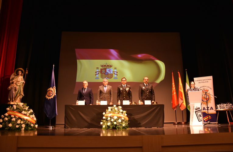 El Ayuntamiento de Baza felicita a los miembros de la Comisaría de Policía Nacional de Baza en el día de sus patronos