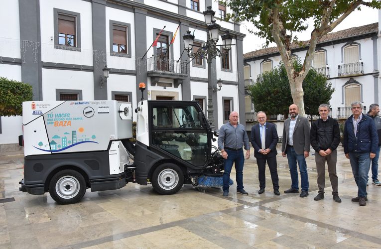 El servicio de limpieza municipal incorpora una nueva y versátil barredora, especialmente dirigida a las calles más estrechas del centro urbano
