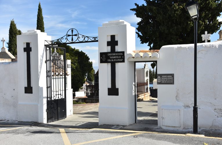 Todo dispuesto en los cementerios municipales para recibir las miles de visitas que se esperan con motivo del 1 de noviembre