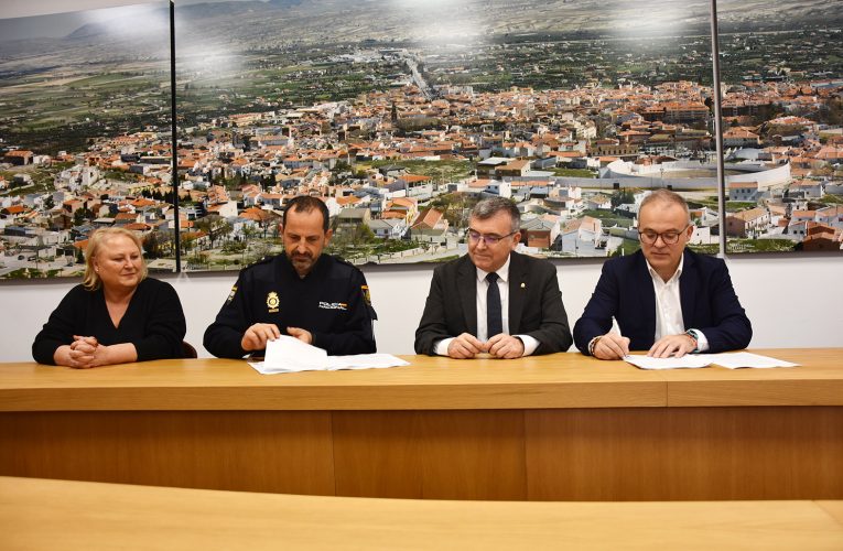 Policía Nacional y Policía Local renuevan y actualizan el protocolo de coordinación para la protección y seguimiento de las víctimas de violencia de género en Baza