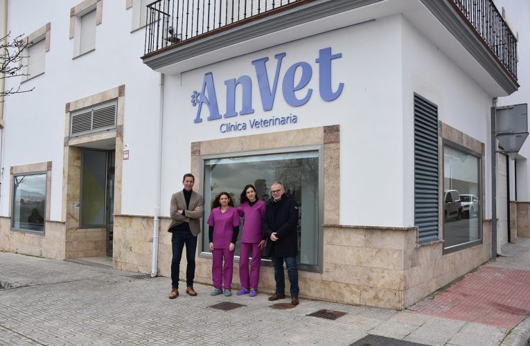 Visita municipal a Anvet Clínica Veterinaria, el sueño de dos jóvenes veterinarias hecho realidad en Baza – Excmo. Ayuntamiento de Baza