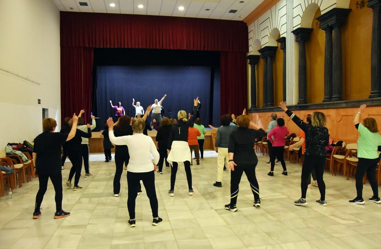 Hasta el 31 de enero estará abierto el plazo para inscribirse en los talleres municipales de yoga y zumba para mayores de 55 años