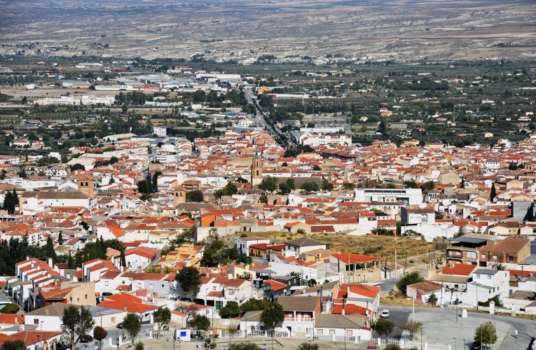 Todas las instalaciones y servicios municipales del Ayuntamiento de Baza vuelven a la normalidad este viernes 6 de febrero, aunque el Plan de Emergencia Local se mantendrá activo una jornada más