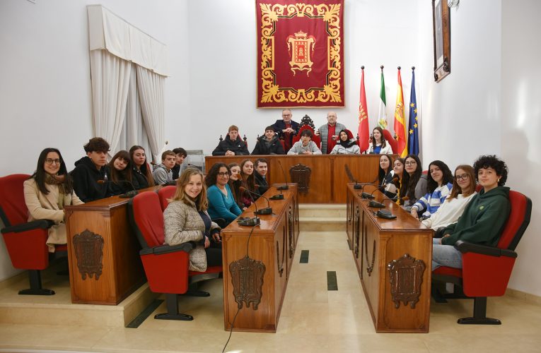 Alumnos del IES “Alcrebite” visitan el Ayuntamiento con sus compañeros de Italia y Francia con los que comparten un programa Erasmus