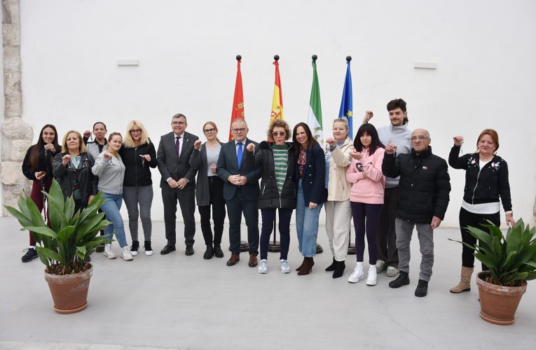 El Ayuntamiento de Baza entrega las 13 viviendas municipales de alquiler social construidas en el Palacio de los Marqueses de Cadimo