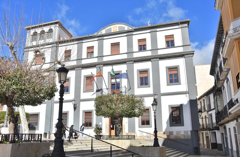 El equipo de gobierno denuncia la campaña de manipulación del PSOE, al tiempo que defiende la legalidad de todas sus actuaciones y la profesionalidad de los funcionarios del Ayuntamiento de Baza