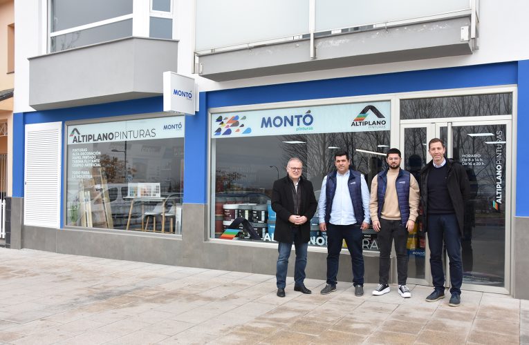 Visita municipal al nuevo establecimiento “Altiplano Pinturas”, situado en la calle Ferrocarril – Excmo. Ayuntamiento de Baza