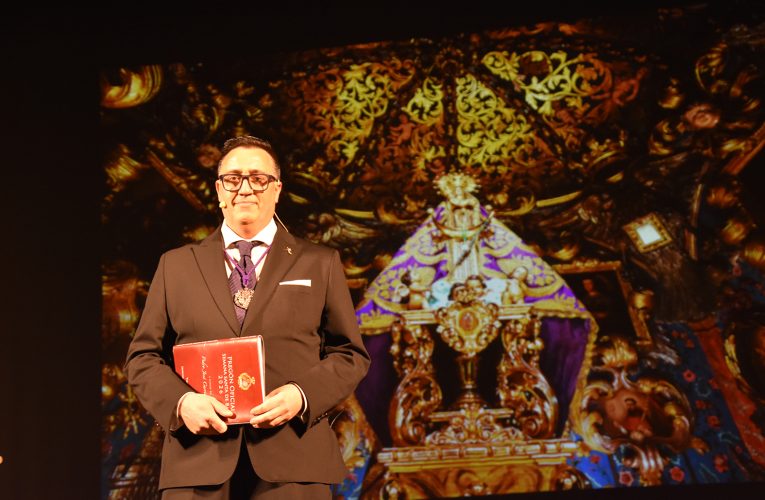 El Ayuntamiento de Baza felicita a Pedro J. Carrión, pregonero oficial de la Semana Santa de Baza 2026, y a la Federación de Cofradías por su imprescindible labor