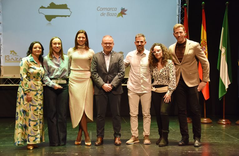 A propuesta del Ayuntamiento de Baza, la asociación “Salvando Vidas”, Hotel Sibel y Restaurante Jardines Las Conchas reciben el premio “Día de Andalucía” 2026 de la Mancomunidad de Municipios de la Comarca de Baza