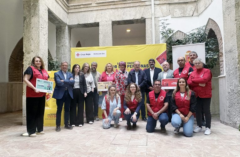 El Ayuntamiento de Baza acogió la presentación del Sorteo de Oro de Cruz Roja, que se celebra el 23 de julio en Granada