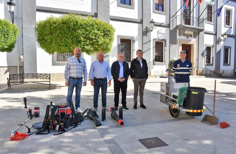 El Ayuntamiento de Baza sigue mejorando y modernizando el servicio de limpieza urbana con la adquisición de nueva maquinaria, más eficaz, menos molesta y más rentable