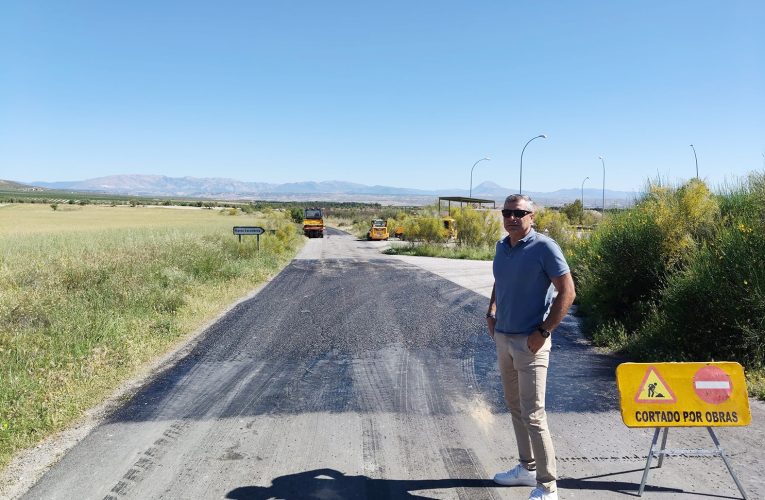 Trabajos de reasfaltado en el Camino de Cortes – Excmo. Ayuntamiento de Baza