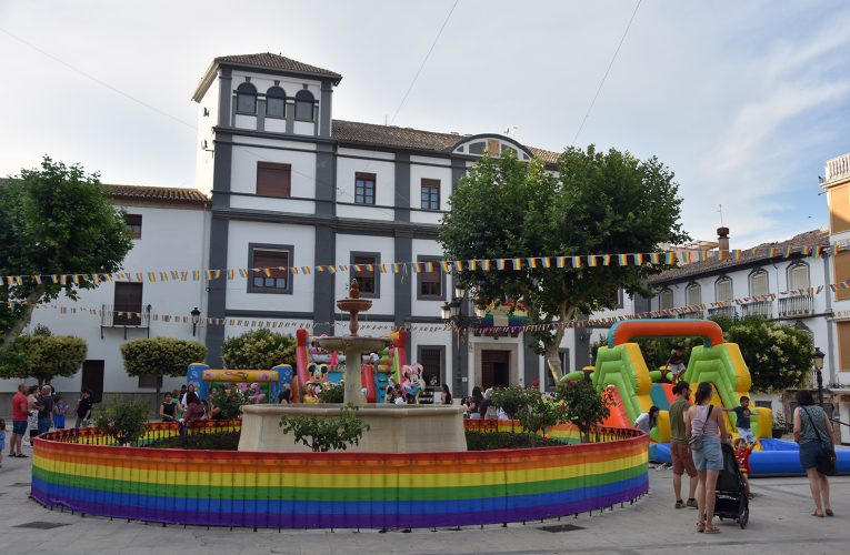 Mayores y pequeños se han dado cita en una nueva edición del Baza Pride, con el que la ciudad ha celebrado el Día del Orgullo 2026