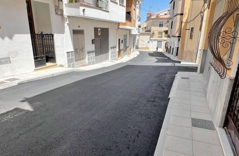 Nuevo asfaltado de la calle Santa Teresa de Jornet – Excmo. Ayuntamiento de Baza