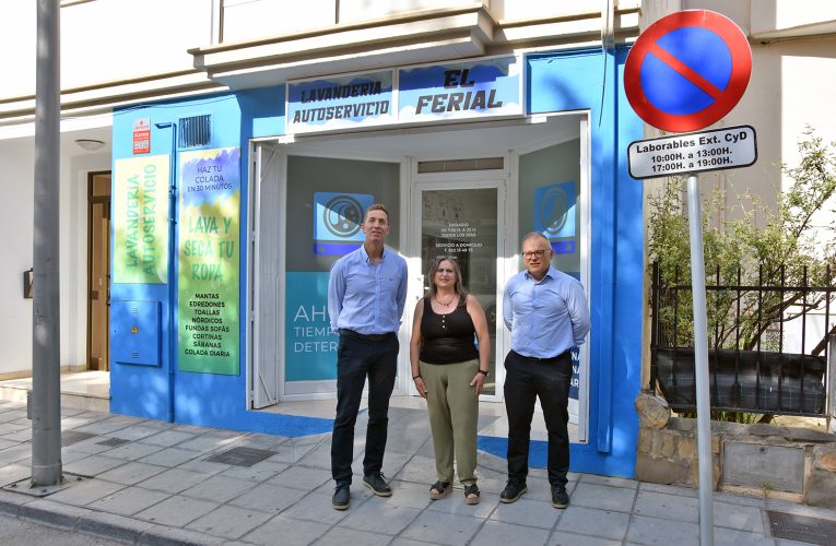 Alcalde y concejal de Empresa conocen las instalaciones de Lavandería El Ferial, en avenida de Ronda – Excmo. Ayuntamiento de Baza