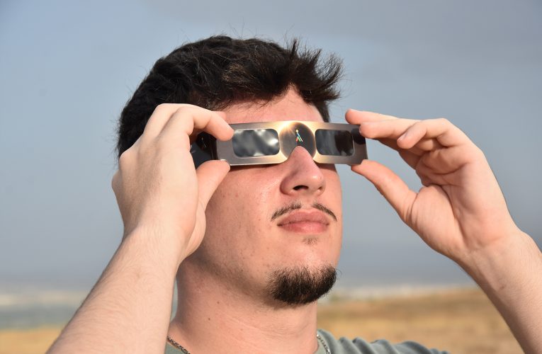 Baza vivió con emoción y tranquilidad el eclipse solar del 12 de agosto – Excmo. Ayuntamiento de Baza