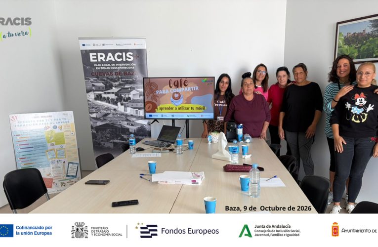 ERACIS+ impulsa la autonomía digital y la búsqueda de empleo con el taller «Café para compartir y aprender a utilizar tu móvil»